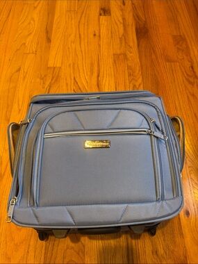 Light Blue Men's Rolling Carry-On Travel Bag with Front Pocket